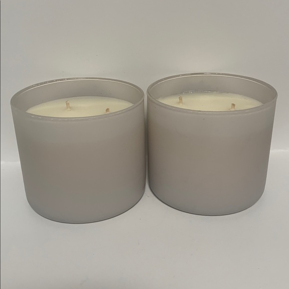 White Barn tis the season 3 wick candles - Picture 5 of 7